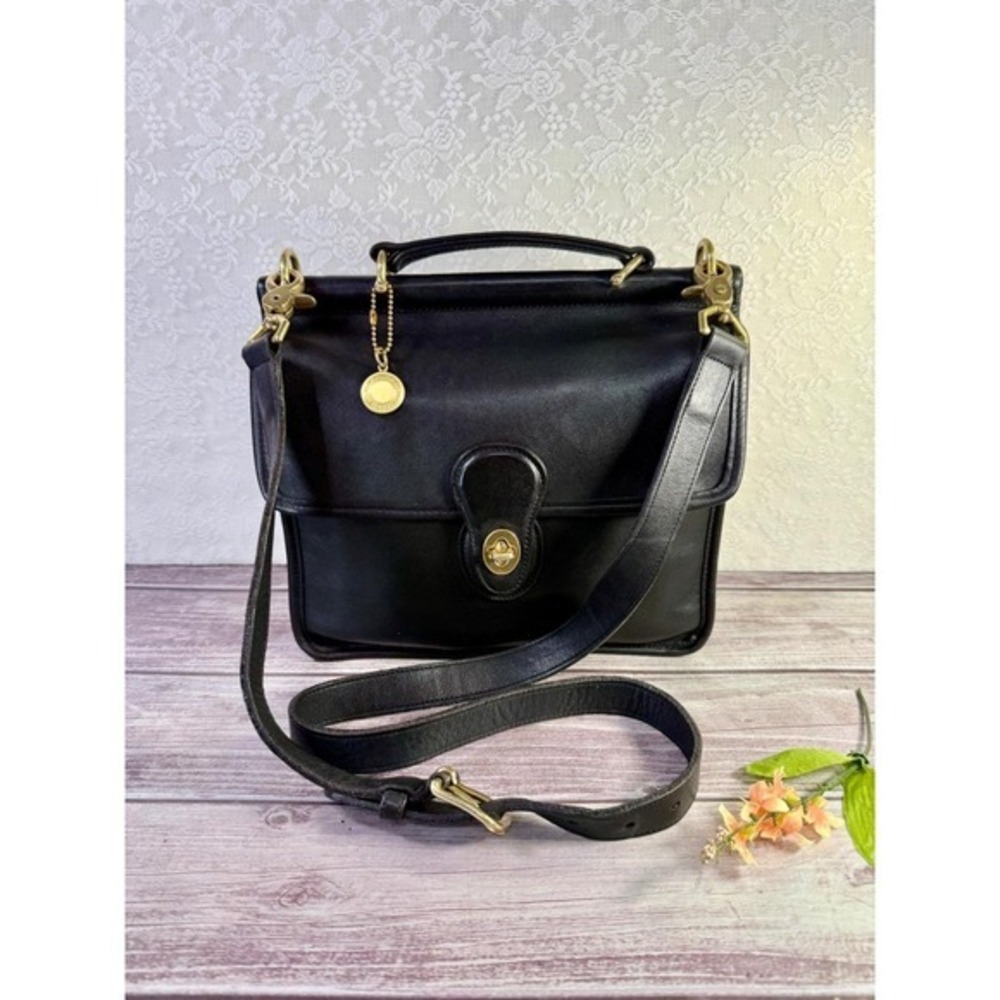 Vintage COACH Willis Black Leather Crossbody Handbag – Classic Turnlock‎ Style